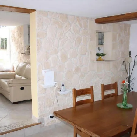 Maison Renovee Avec Grand Jardin, Acces Riviere, Cheminee Et Confort A - Fr-1-489-110 Holiday home Monetay-sur-Allier